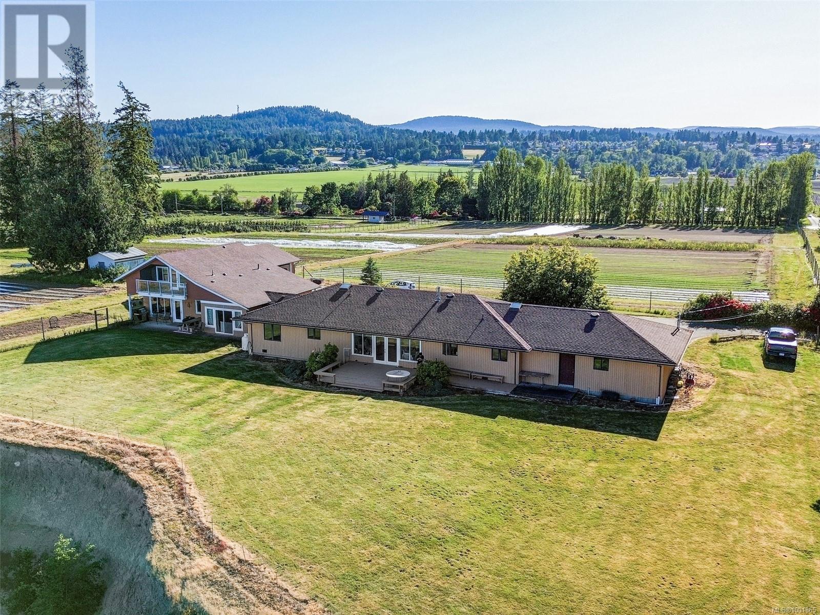 3191 Martindale Rd, Central Saanich, British Columbia  V8L 1V2 - Photo 6 - 1001865