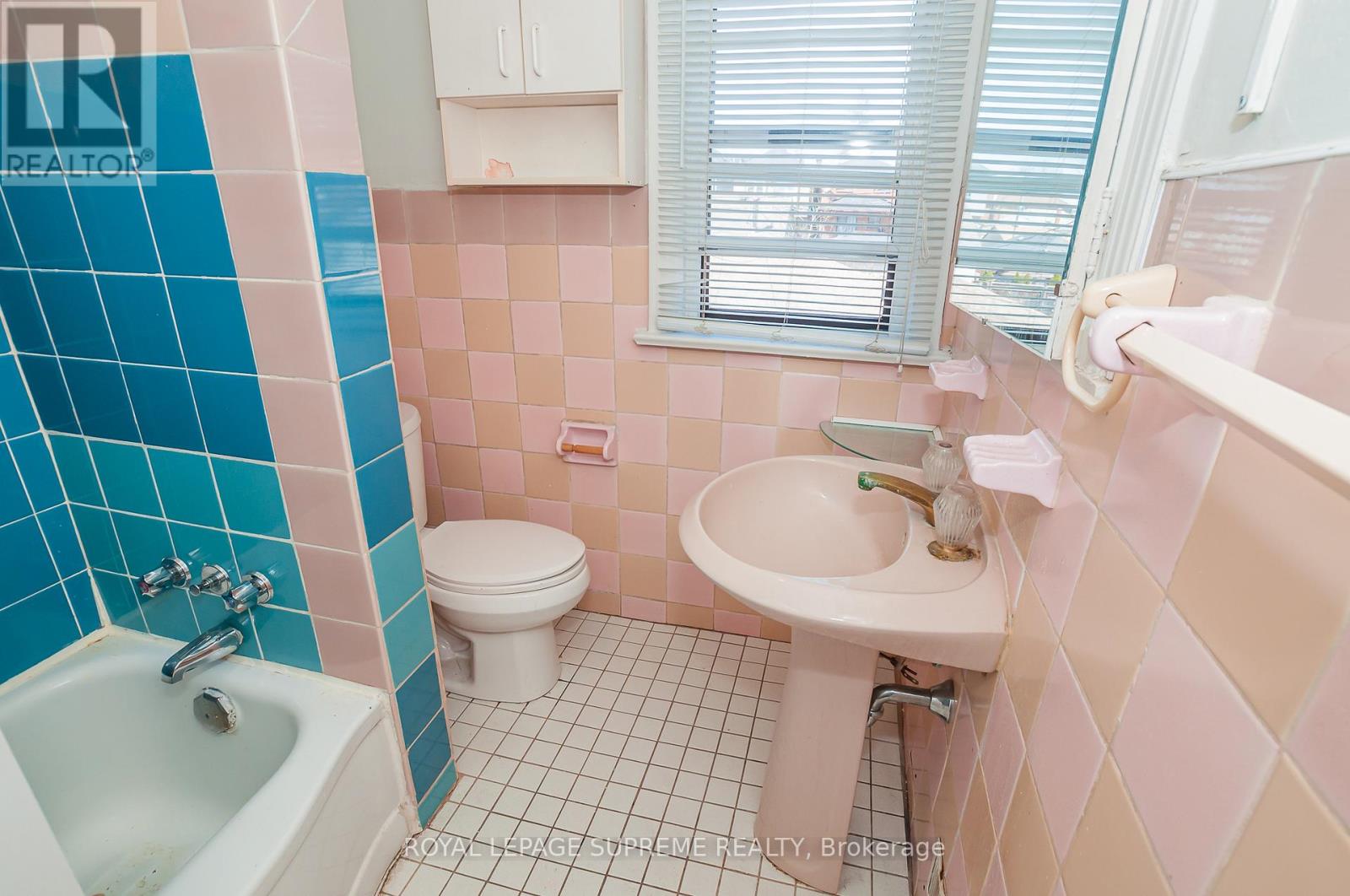 184 Dunraven Drive, Toronto, Ontario  M6M 1H5 - Photo 12 - W12191997