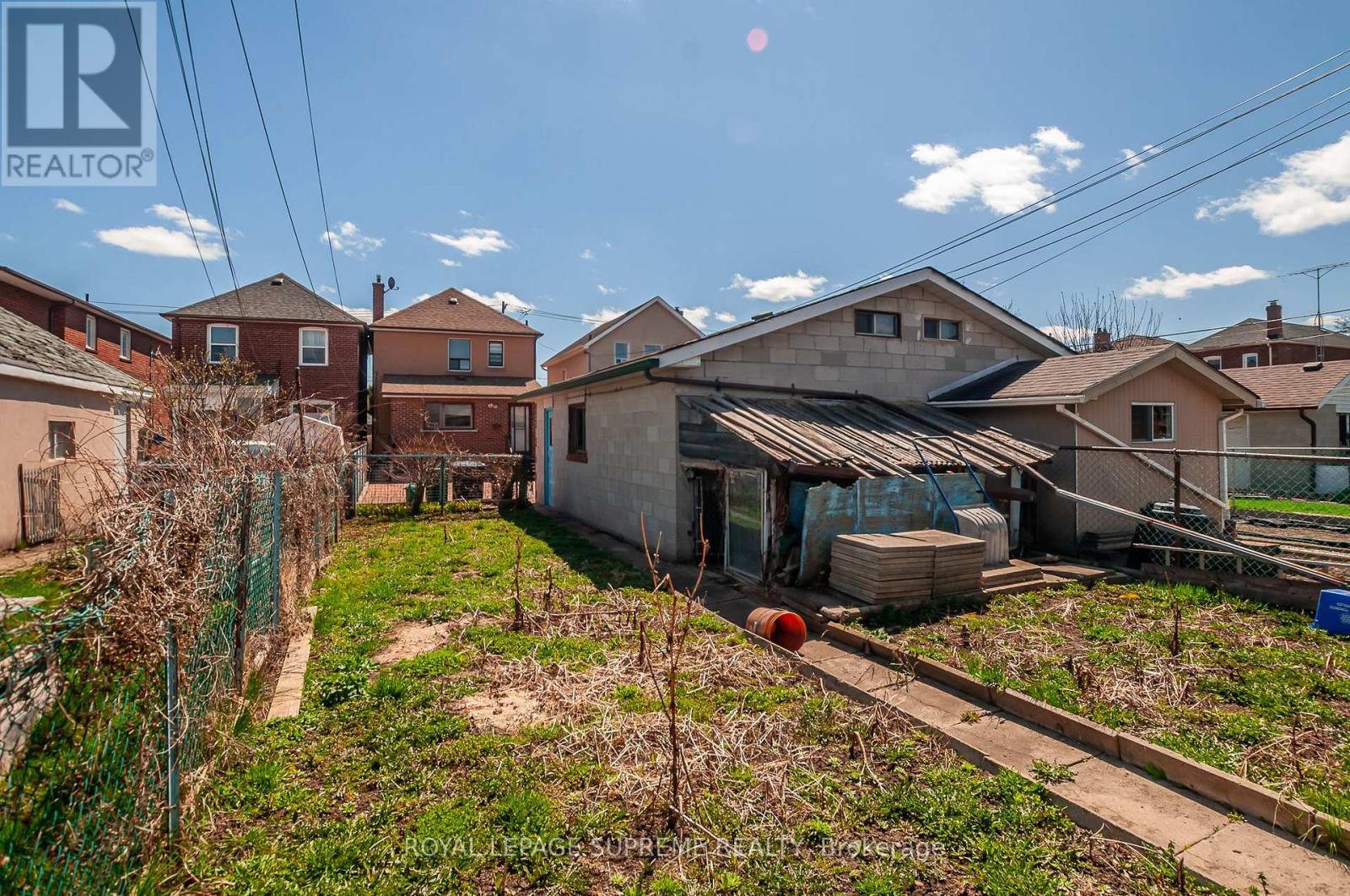 184 Dunraven Drive, Toronto, Ontario  M6M 1H5 - Photo 19 - W12191997