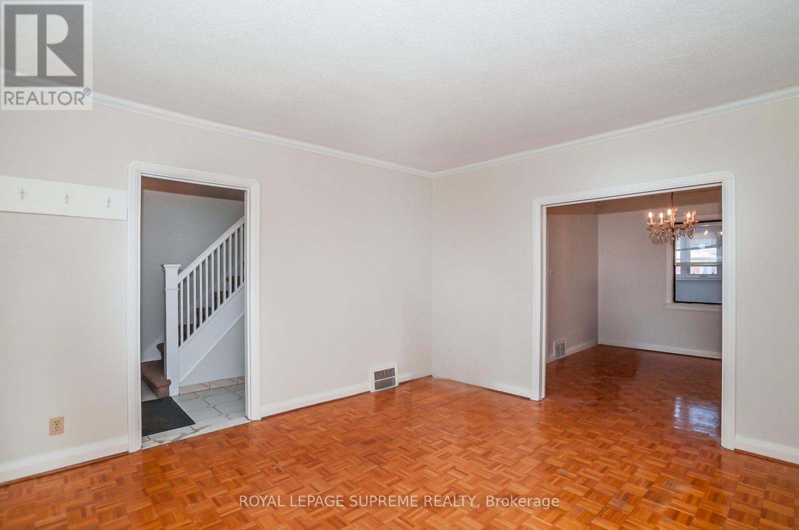 184 Dunraven Drive, Toronto, Ontario  M6M 1H5 - Photo 4 - W12191997