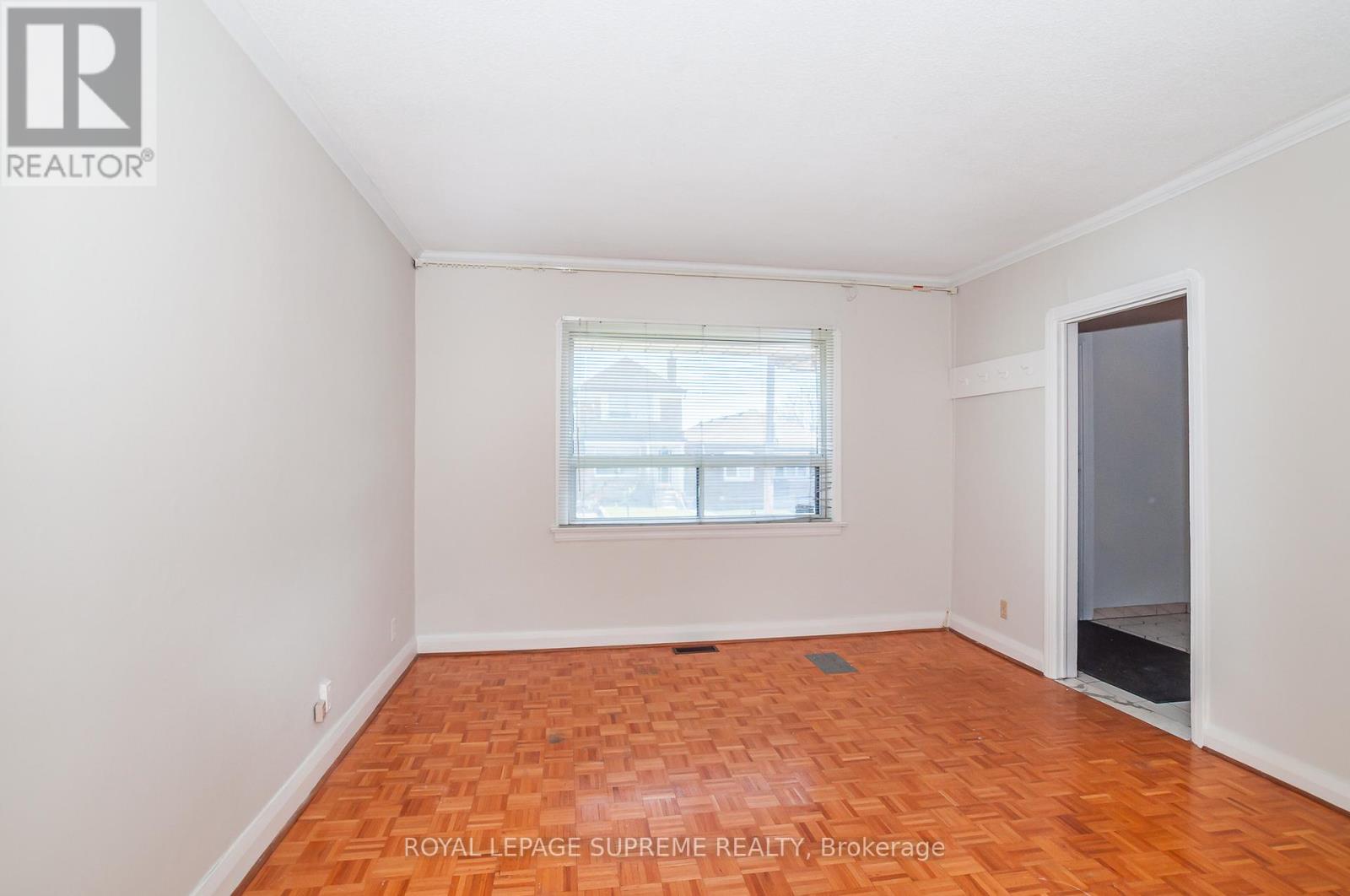 184 Dunraven Drive, Toronto, Ontario  M6M 1H5 - Photo 5 - W12191997