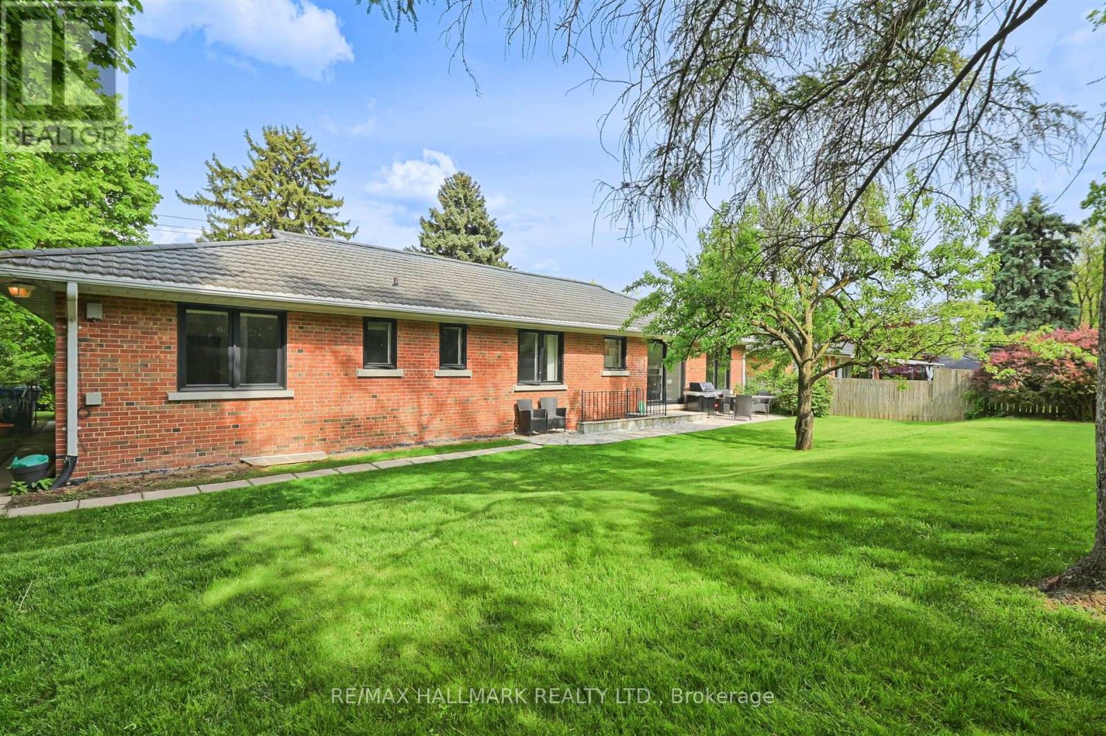 1616 Islington Avenue, Toronto (Princess-Rosethorn), Ontario  M9A 3M6 - Photo 33 - W12192006