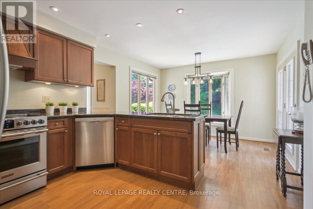 1898 Flintlock Court, Mississauga (Erin Mills), Ontario  L5L 3E1 - Photo 17 - W12192031