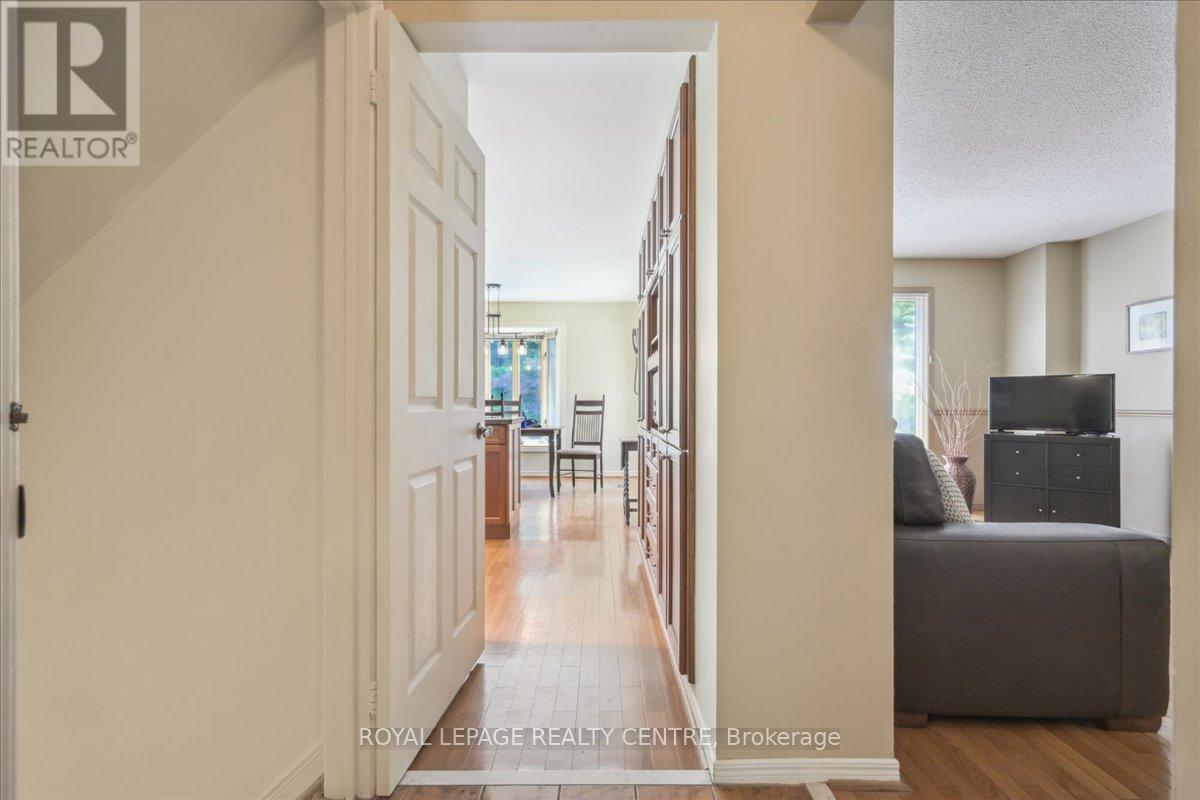 1898 Flintlock Court, Mississauga (Erin Mills), Ontario  L5L 3E1 - Photo 9 - W12192031