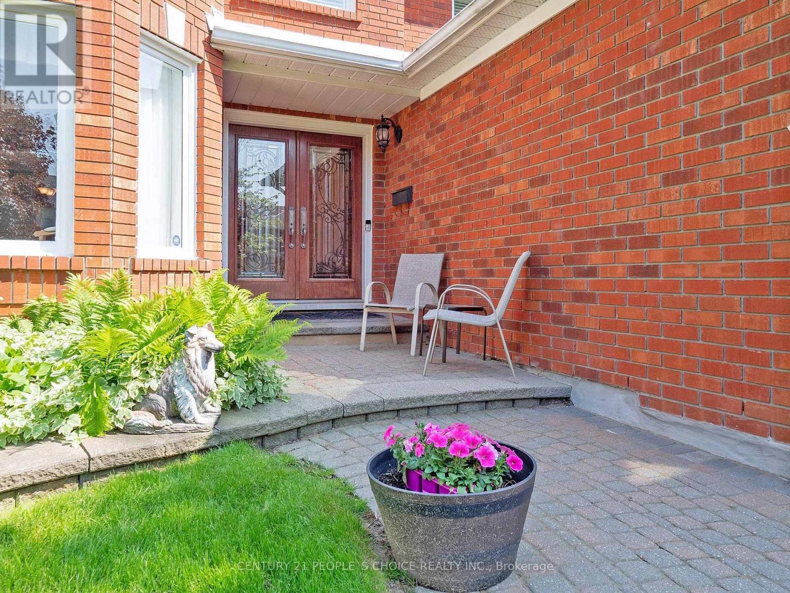 1340 Whitewater Lane, Mississauga, Ontario  L5V 1L8 - Photo 4 - W12192086