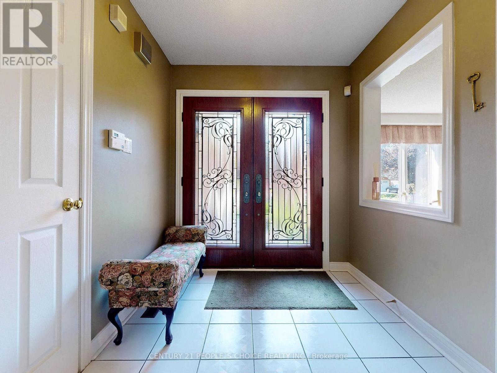 1340 Whitewater Lane, Mississauga, Ontario  L5V 1L8 - Photo 6 - W12192086