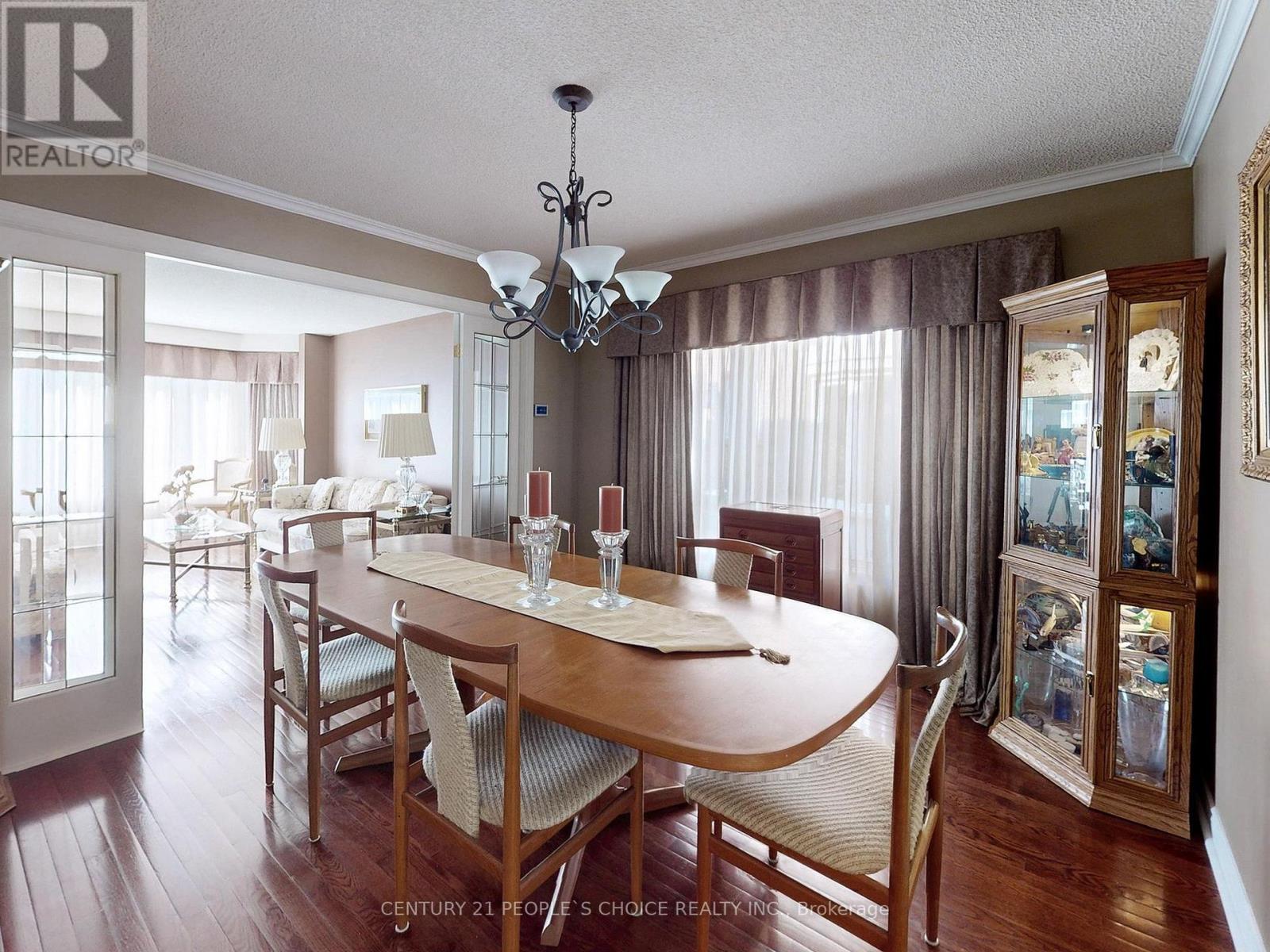 1340 Whitewater Lane, Mississauga, Ontario  L5V 1L8 - Photo 9 - W12192086