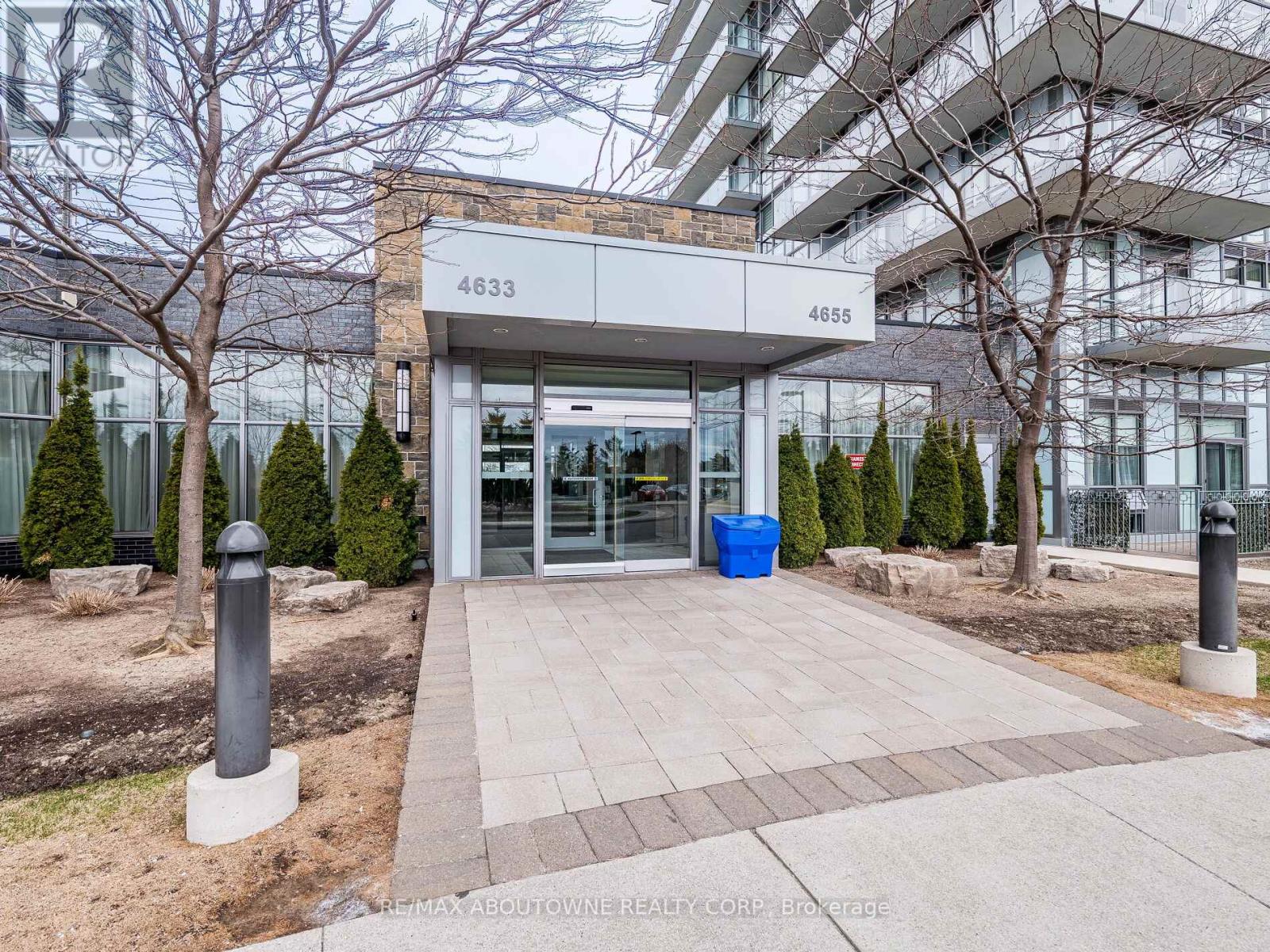 704 - 4633 Glen Erin Drive, Mississauga, Ontario  L5M 7E1 - Photo 2 - W12192091
