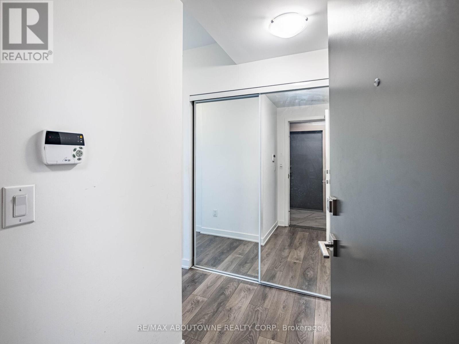 704 - 4633 Glen Erin Drive, Mississauga, Ontario  L5M 7E1 - Photo 5 - W12192091