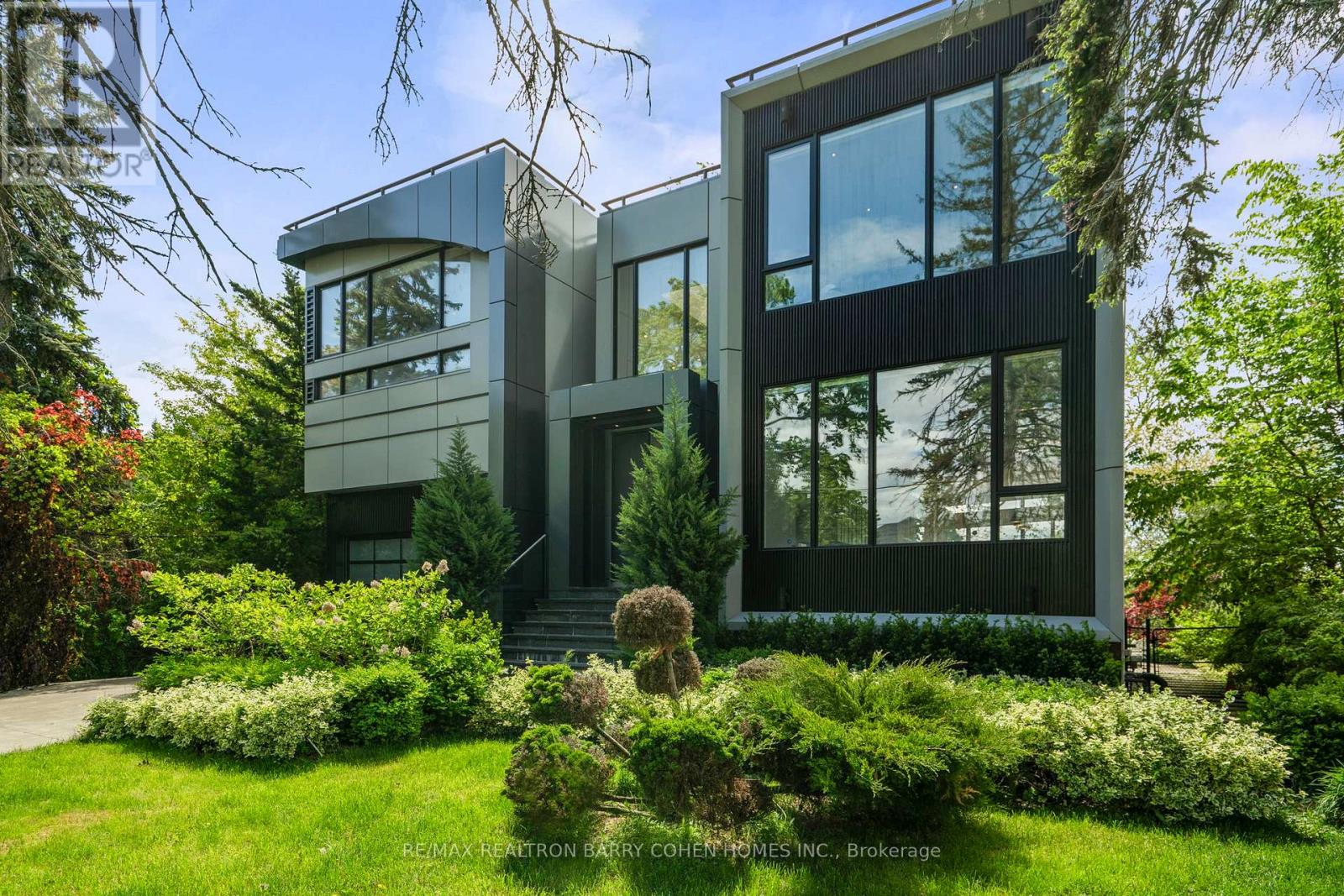 67 Lake Promenade, Toronto (Long Branch), Ontario  M8W 1A2 - Photo 3 - W12192096