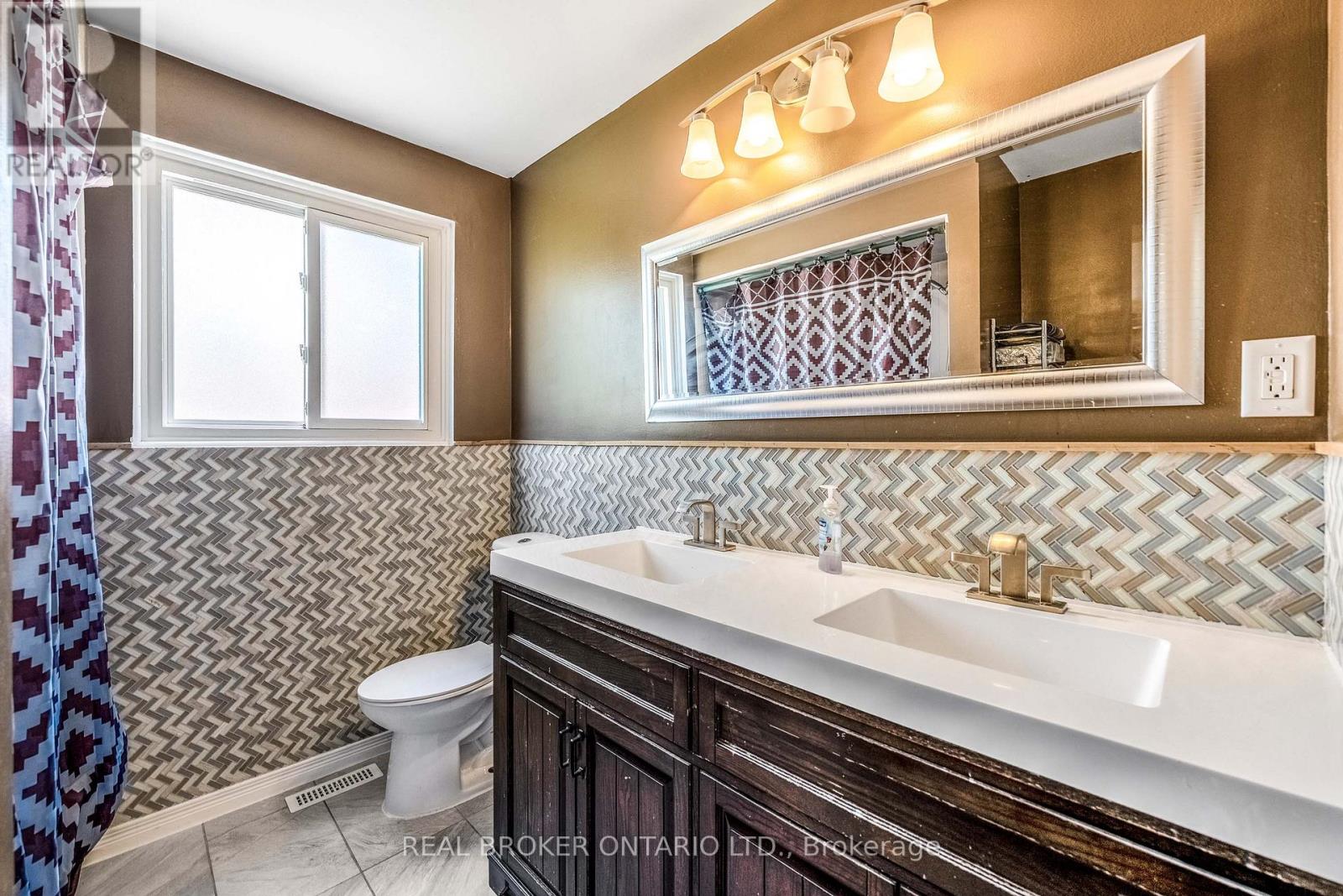 72 Bruce Beer Drive, Brampton, Ontario  L6V 2W9 - Photo 12 - W12192111