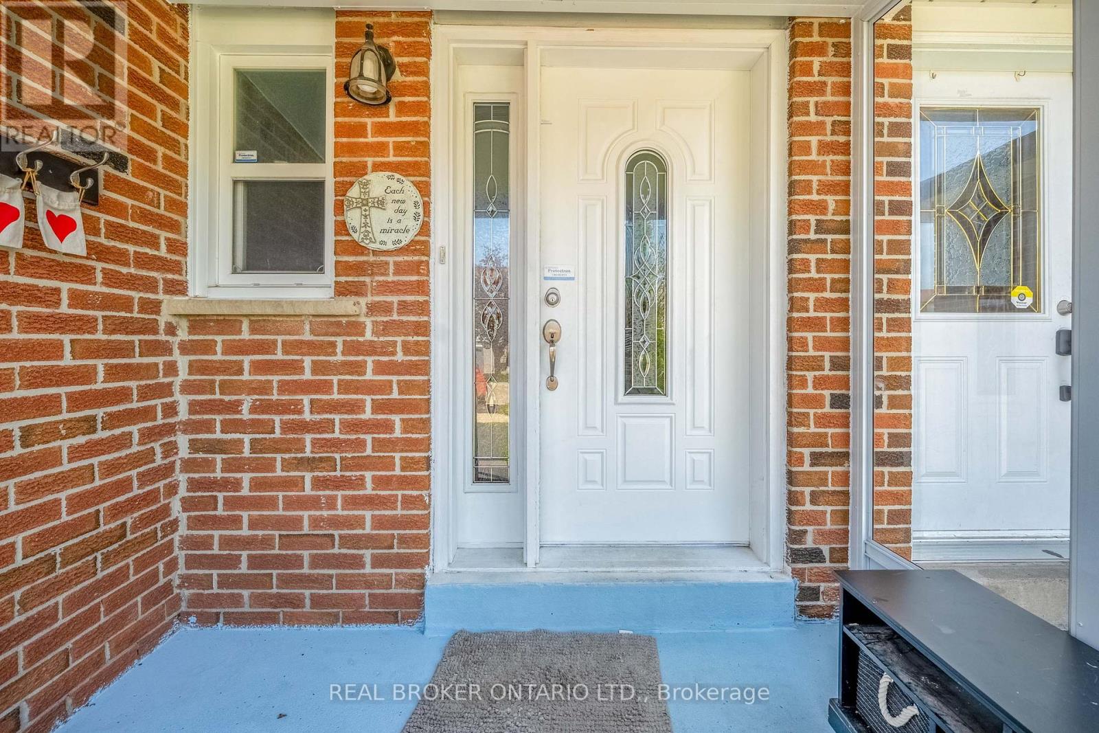 72 Bruce Beer Drive, Brampton, Ontario  L6V 2W9 - Photo 3 - W12192111