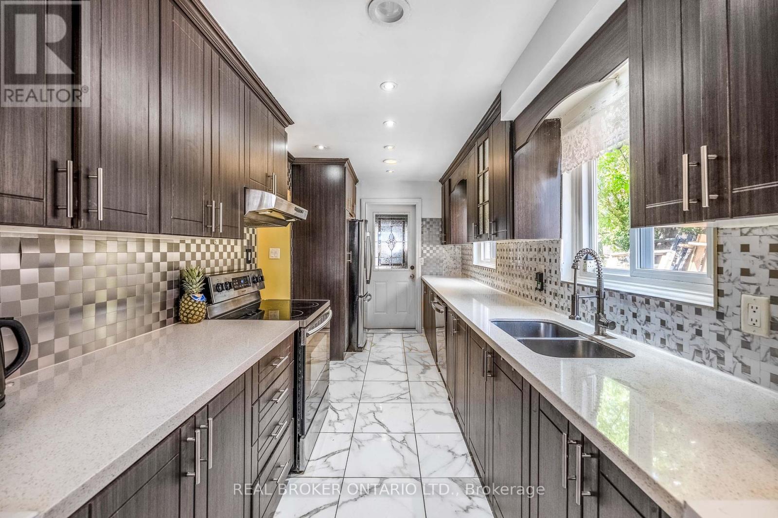 72 Bruce Beer Drive, Brampton, Ontario  L6V 2W9 - Photo 8 - W12192111