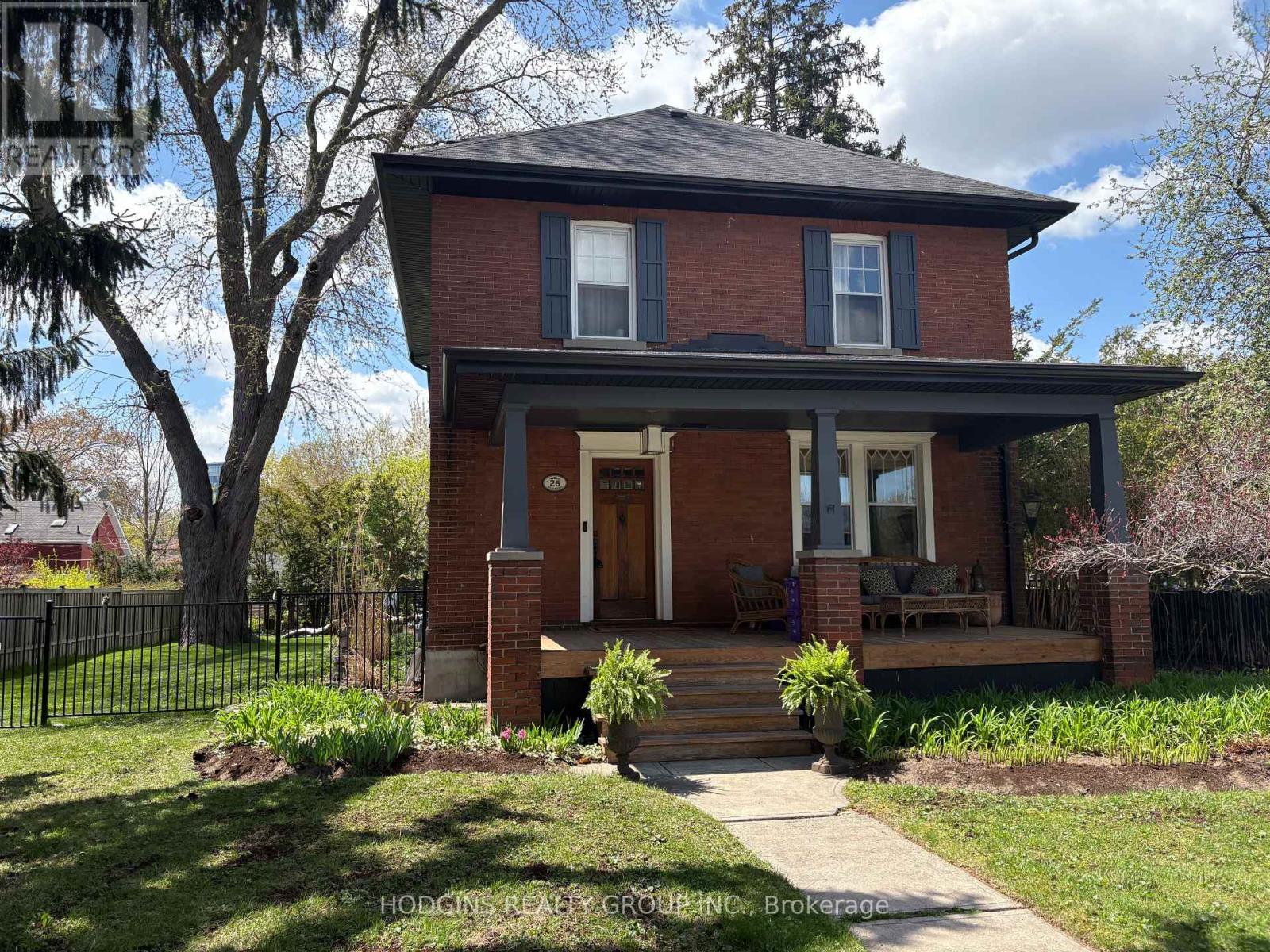 26 Brant Avenue, Mississauga, Ontario  L5G 3N8 - Photo 2 - W12192134