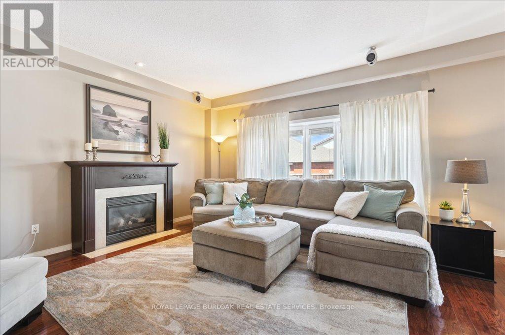 3299 Star Lane, Burlington, Ontario  L7M 5A4 - Photo 7 - W12192147