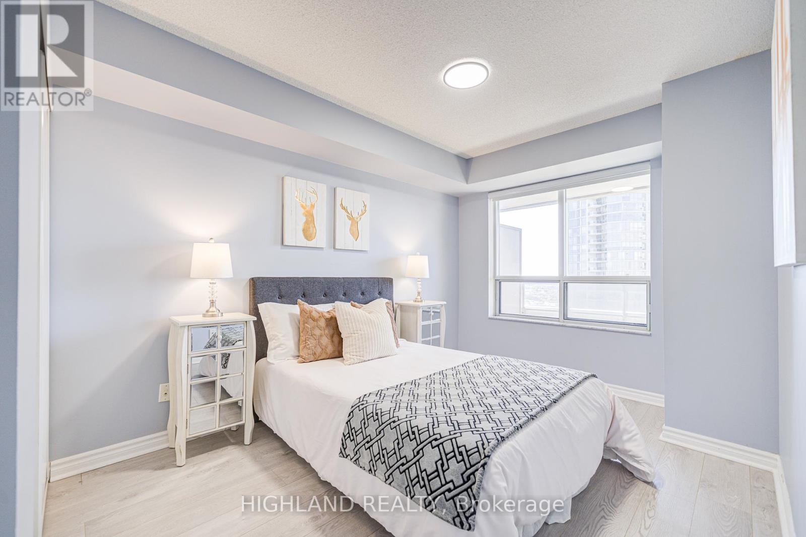 2020 - 25 Kingsbridge Garden Circle, Mississauga (Hurontario), Ontario  L5R 4B1 - Photo 16 - W12192154