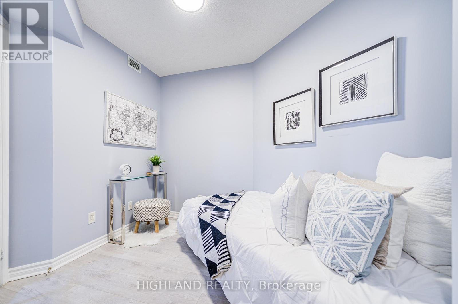 2020 - 25 Kingsbridge Garden Circle, Mississauga (Hurontario), Ontario  L5R 4B1 - Photo 24 - W12192154