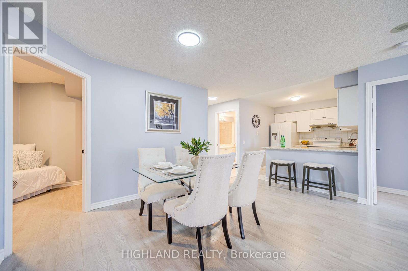 2020 - 25 Kingsbridge Garden Circle, Mississauga (Hurontario), Ontario  L5R 4B1 - Photo 9 - W12192154