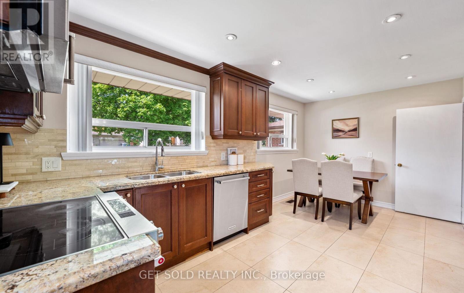 43 Grovetree Road, Toronto, Ontario  M9V 2Y4 - Photo 10 - W12192162
