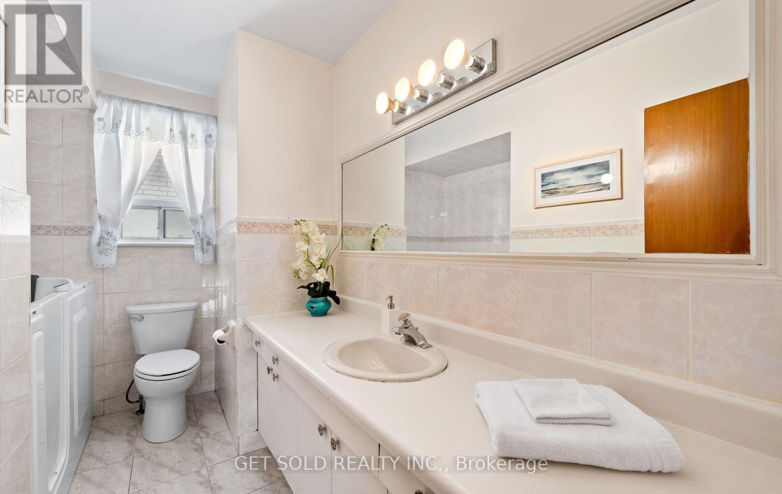 43 Grovetree Road, Toronto, Ontario  M9V 2Y4 - Photo 15 - W12192162