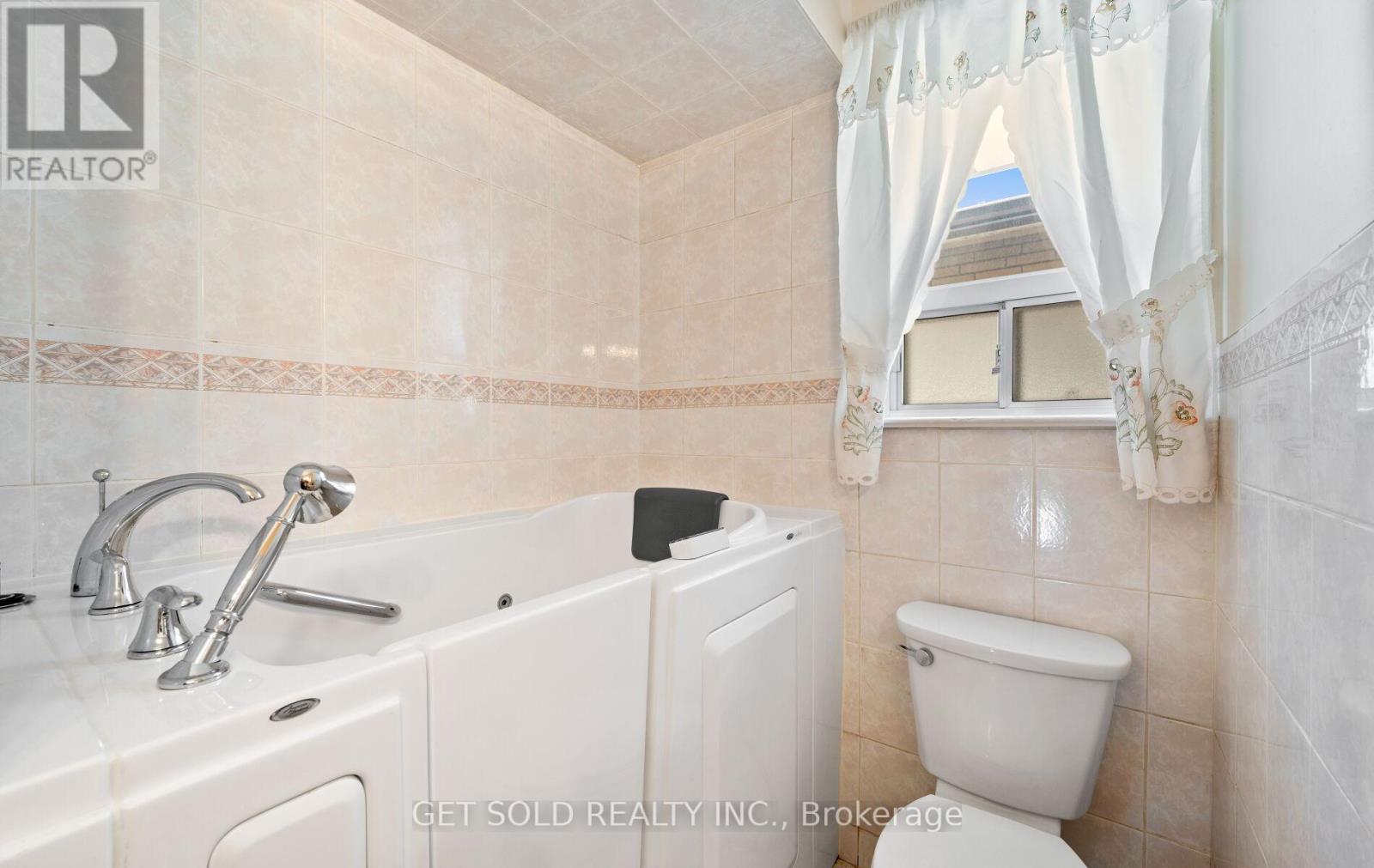 43 Grovetree Road, Toronto, Ontario  M9V 2Y4 - Photo 16 - W12192162