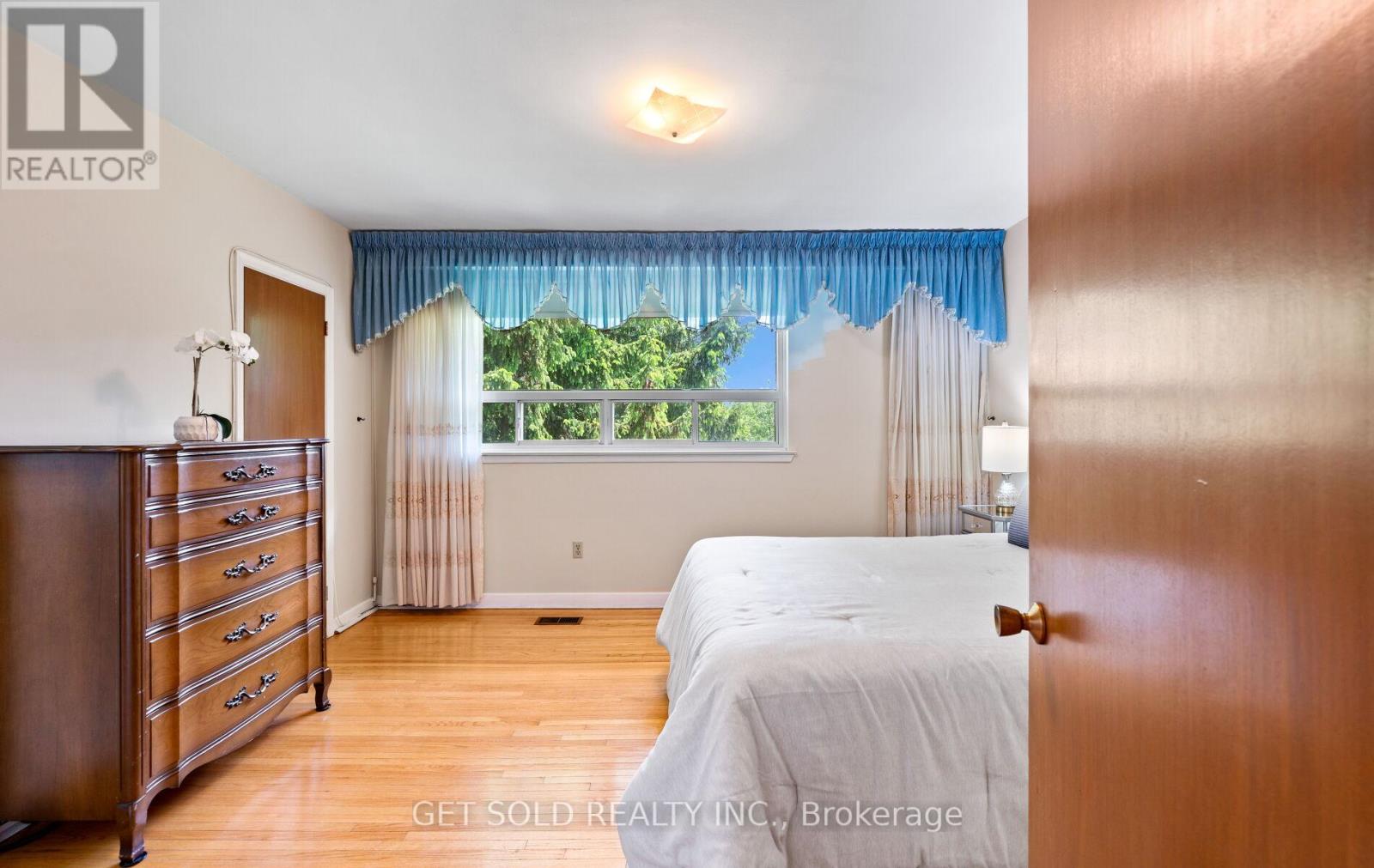 43 Grovetree Road, Toronto (Thistletown-Beaumonde Heights), Ontario  M9V 2Y4 - Photo 17 - W12192162