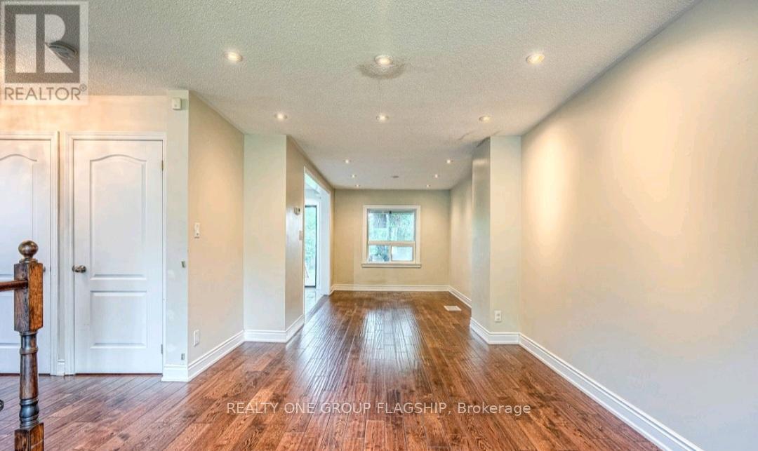 1420 Freeport Drive, Mississauga, Ontario  L5C 1S6 - Photo 6 - W12192167