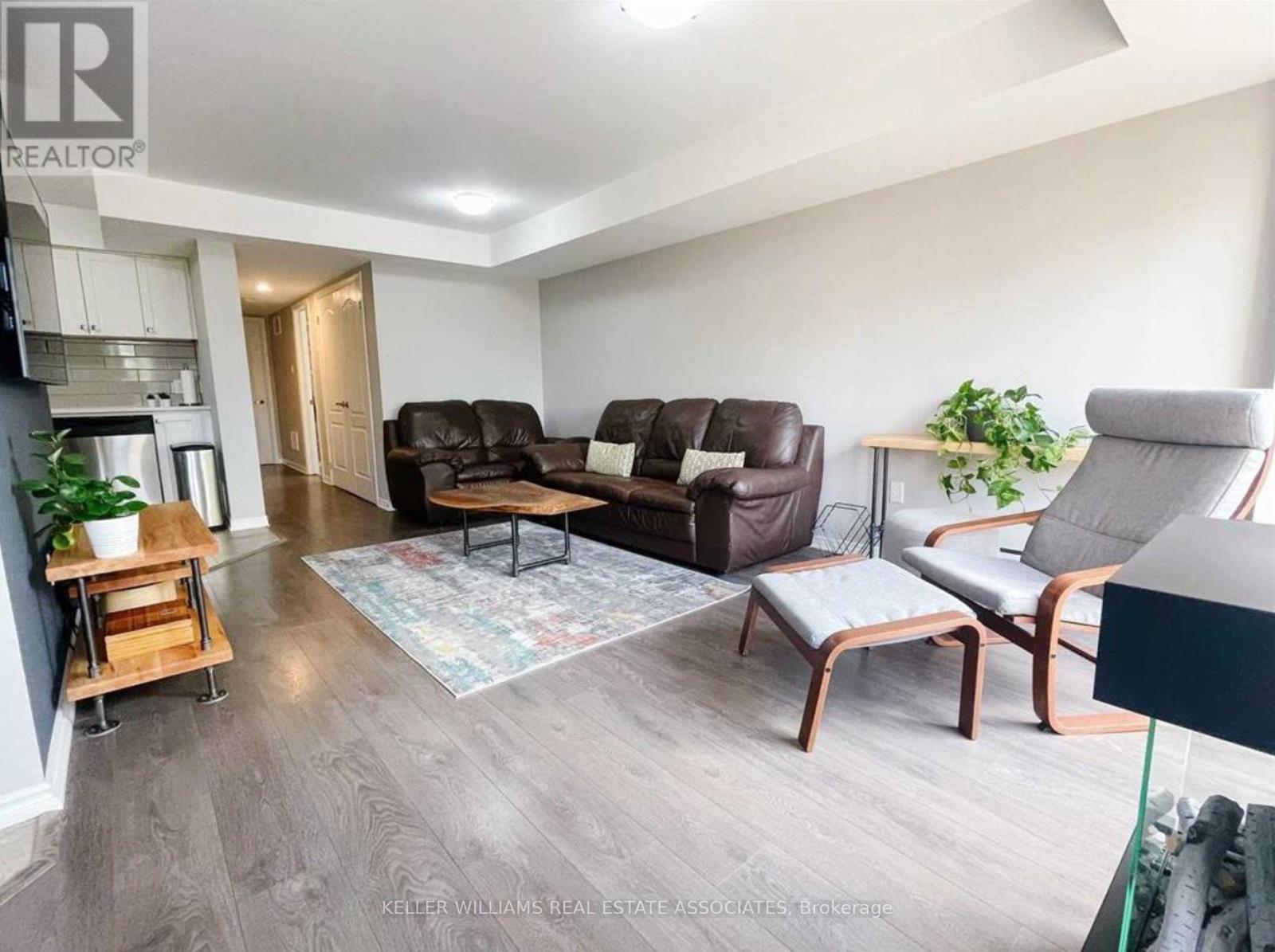Property at 60 - 2441 GREENWICH DRIVE image 4