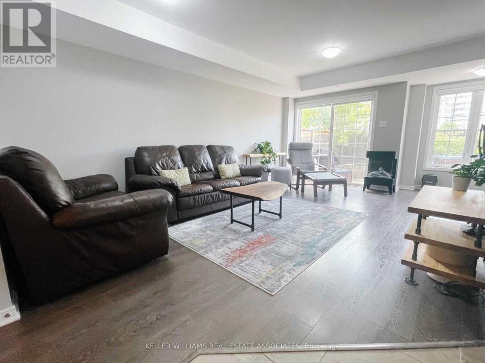 Property at 60 - 2441 GREENWICH DRIVE image 5