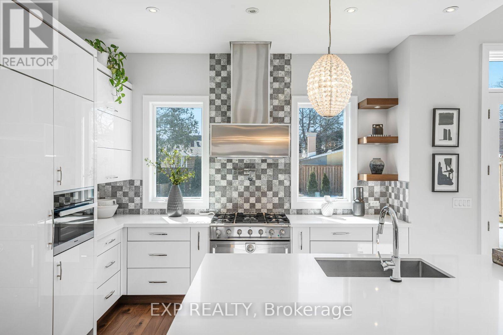 574 Stephens Crescent W, Oakville (Wo West), Ontario  L6K 1Y3 - Photo 11 - W12192265