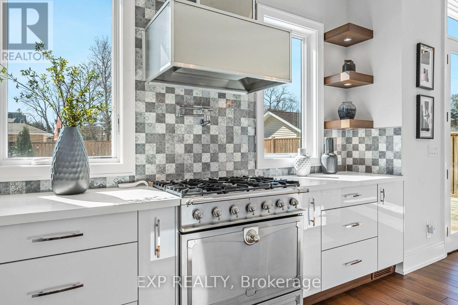 574 Stephens Crescent W, Oakville (Wo West), Ontario  L6K 1Y3 - Photo 12 - W12192265