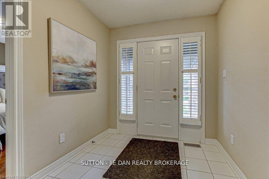Photo 9 of 33 for 21 - 1755 Louise Boulevard