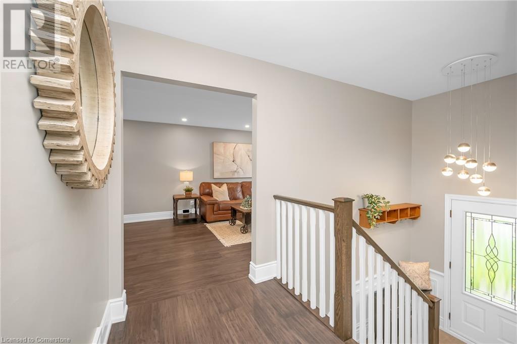 5075 Queens Court, Burlington, Ontario  L7L 3Z1 - Photo 6 - 40724898