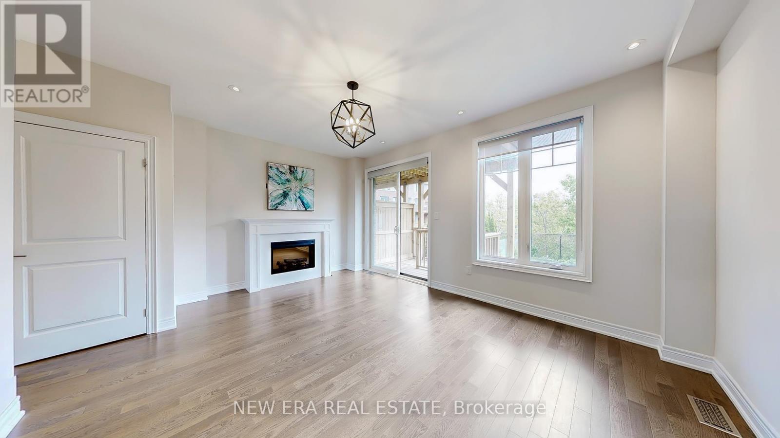 4 Place Polonaise Drive, Grimsby (Grimsby Beach), Ontario  L3M 0H3 - Photo 4 - X12192105
