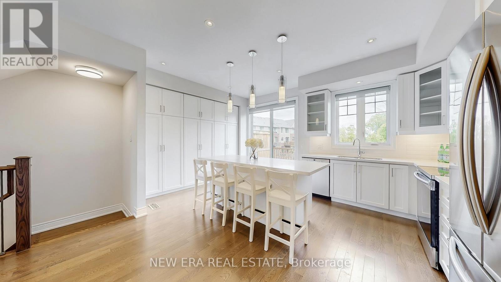 4 Place Polonaise Drive, Grimsby (Grimsby Beach), Ontario  L3M 0H3 - Photo 6 - X12192105