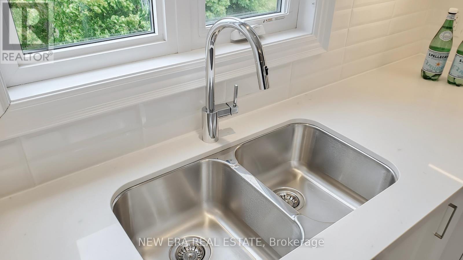 4 Place Polonaise Drive, Grimsby, Ontario  L3M 0H3 - Photo 9 - X12192105