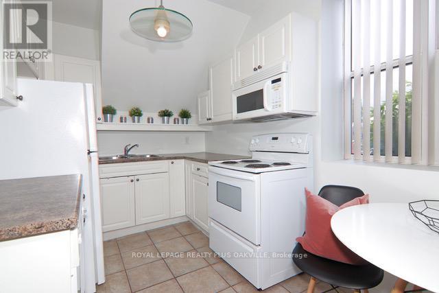 110 - 6365 Drummond Road, Niagara Falls (Dorchester), Ontario  L2G 4N1 - Photo 9 - X12192253