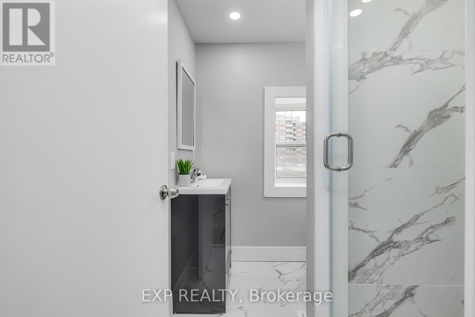 Upper - 125 Cathcart Street, Hamilton, Ontario  L8L 5A1 - Photo 9 - X12192263