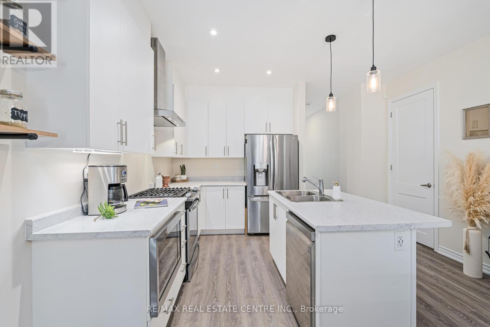 43 Elliot Avenue W, Centre Wellington (Fergus), Ontario  N1M 0J3 - Photo 9 - X12192270