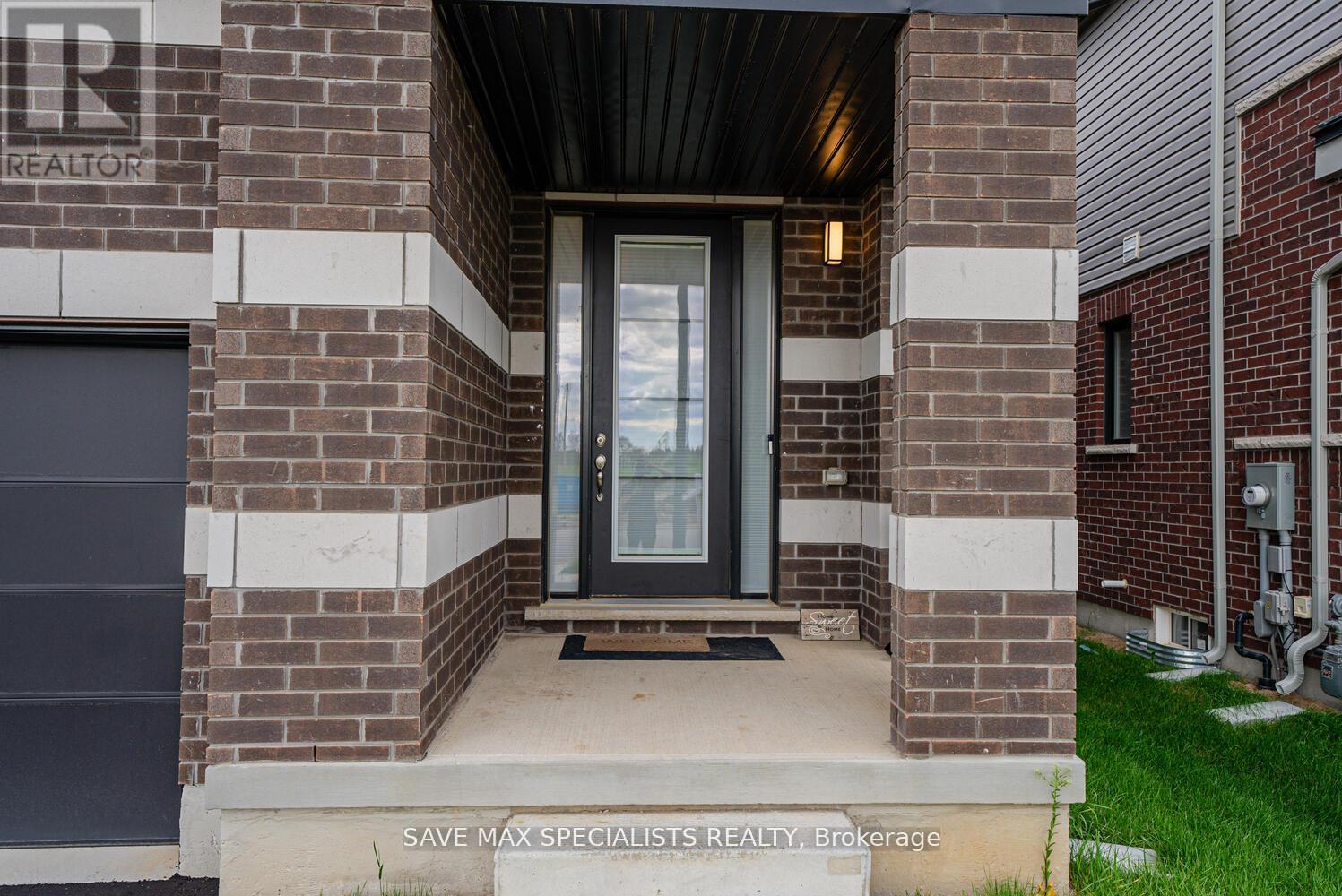 298 Newman Drive, Cambridge, Ontario  N1S 0E1 - Photo 3 - X12192276