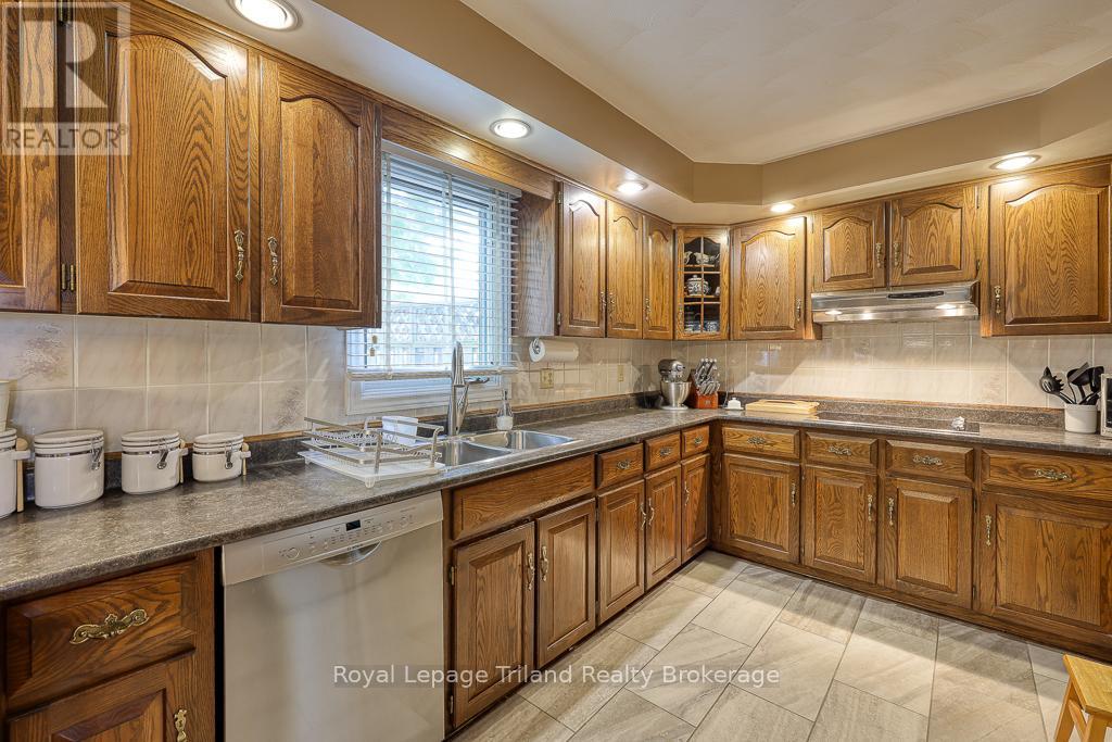 14 Blackfoot Place, Woodstock, Ontario  N4T 1E2 - Photo 13 - X12192387