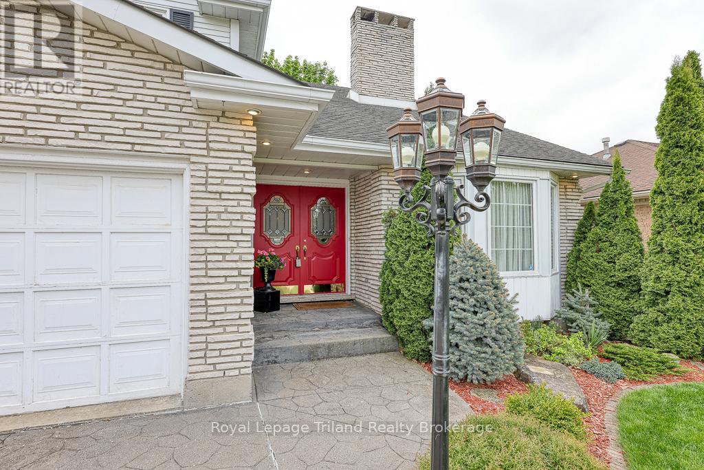 14 Blackfoot Place, Woodstock, Ontario  N4T 1E2 - Photo 4 - X12192387