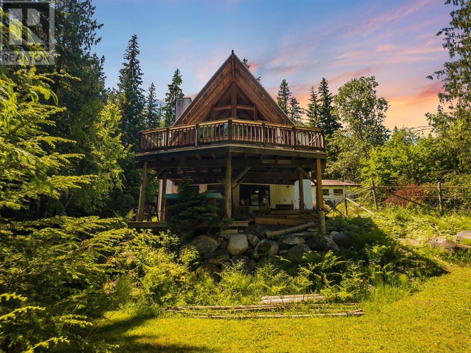 16246 Wadds Road, Crawford Bay, British Columbia  V0B 1E0 - Photo 1 - 10350521
