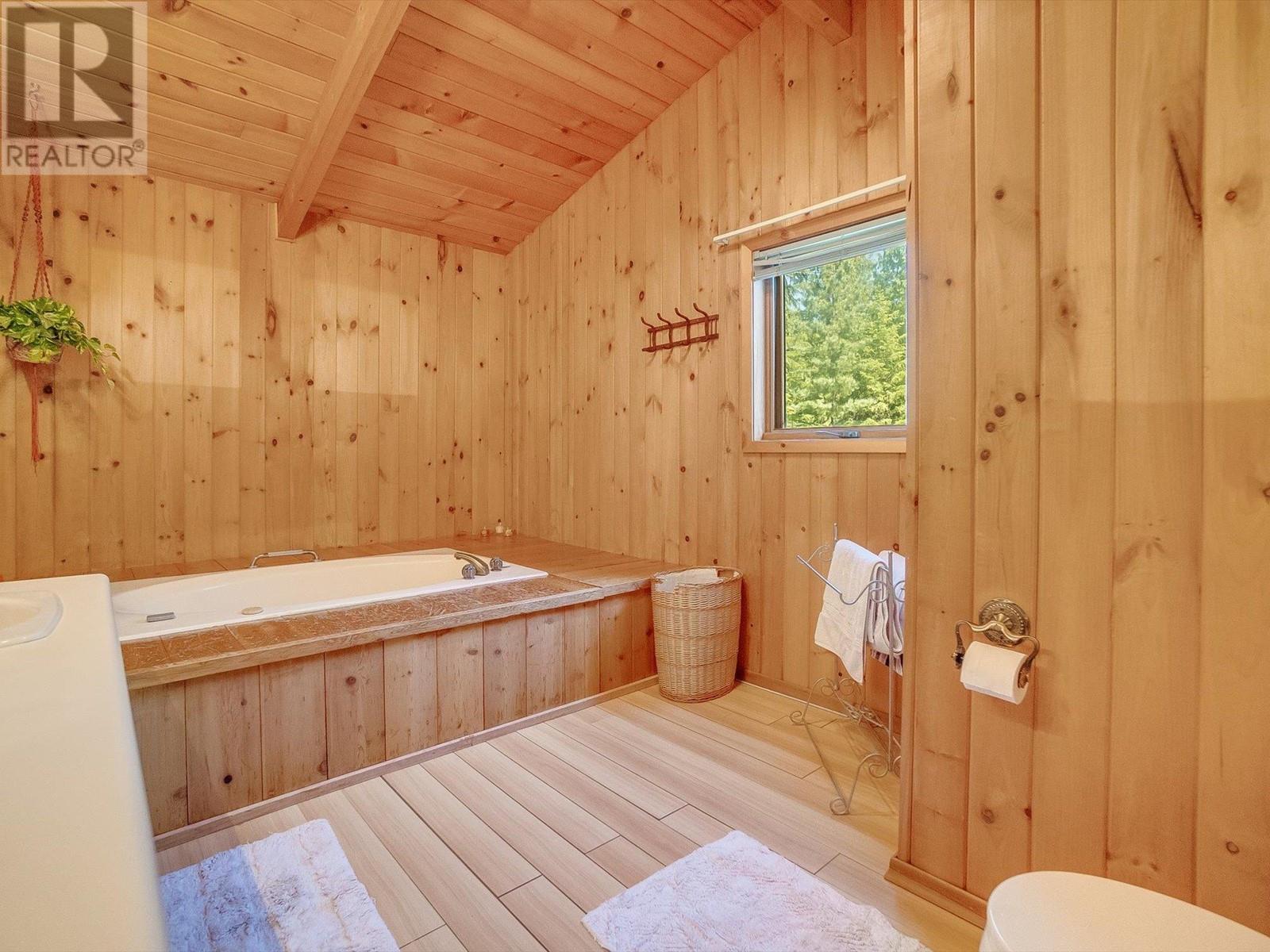 16246 Wadds Road, Crawford Bay, British Columbia  V0B 1E0 - Photo 25 - 10350521