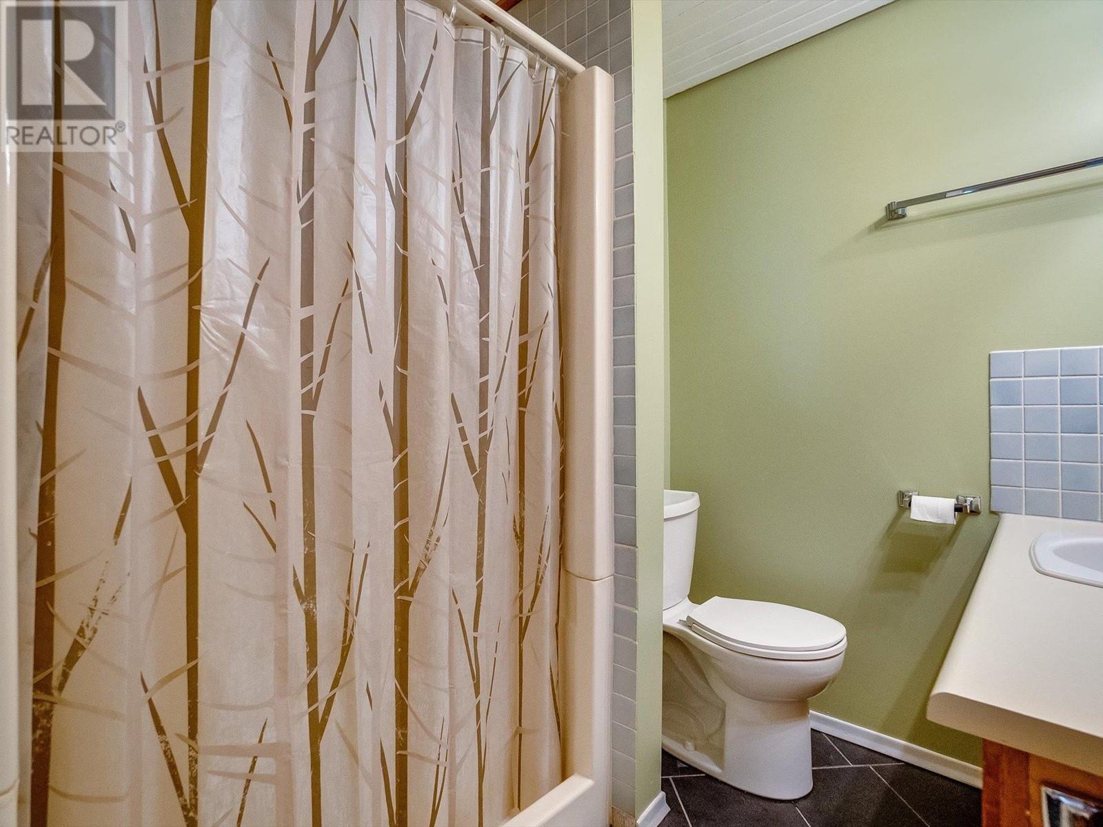 16246 Wadds Road, Crawford Bay, British Columbia  V0B 1E0 - Photo 32 - 10350521