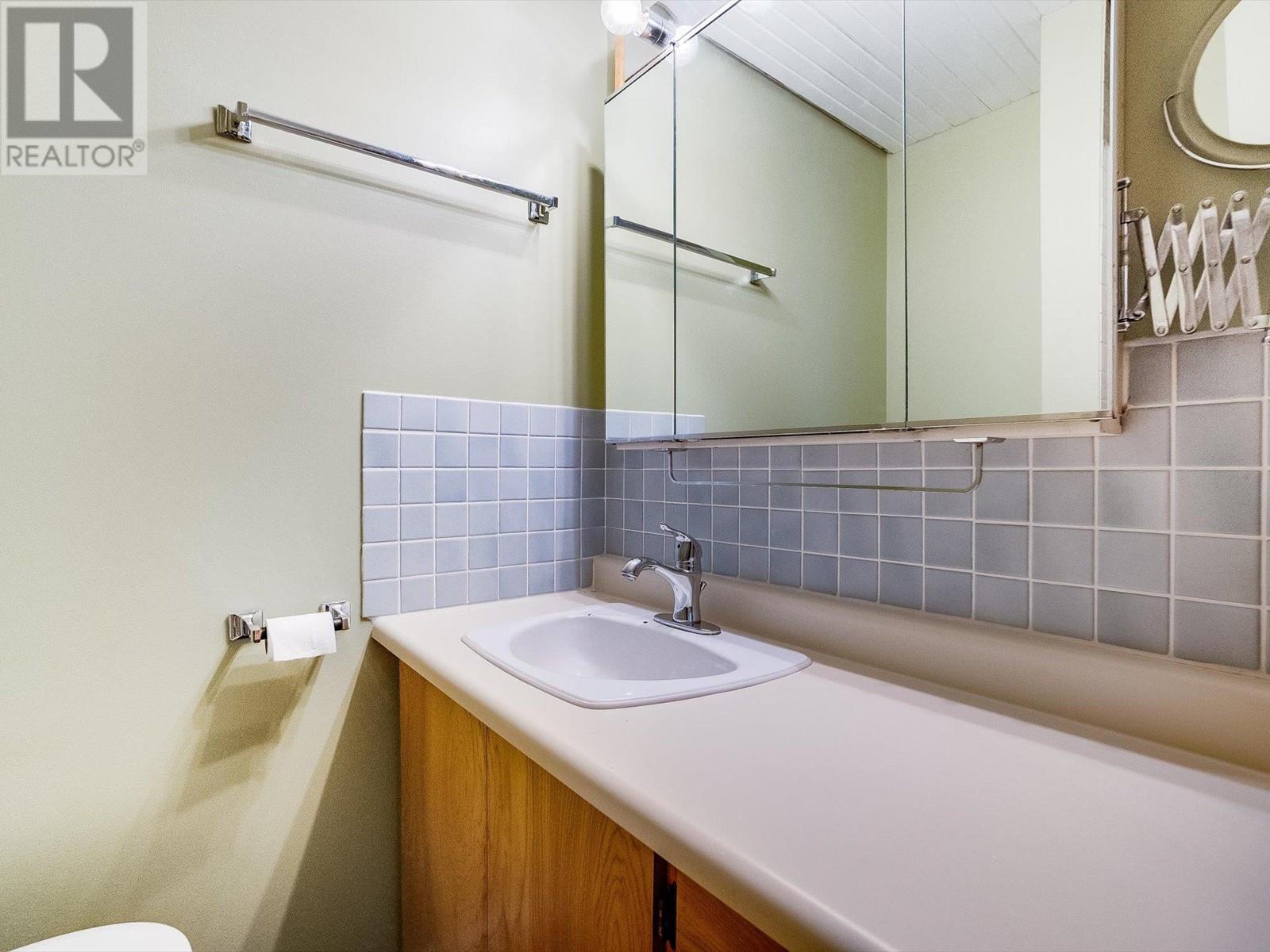 16246 Wadds Road, Crawford Bay, British Columbia  V0B 1E0 - Photo 33 - 10350521