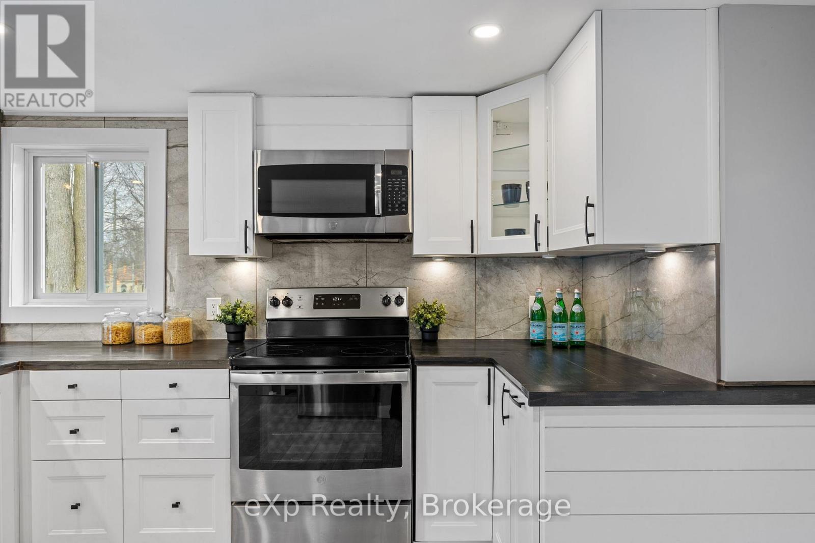 236 Sydenham Street, Strathroy-Caradoc, Ontario  N7G 1V3 - Photo 11 - X12192442