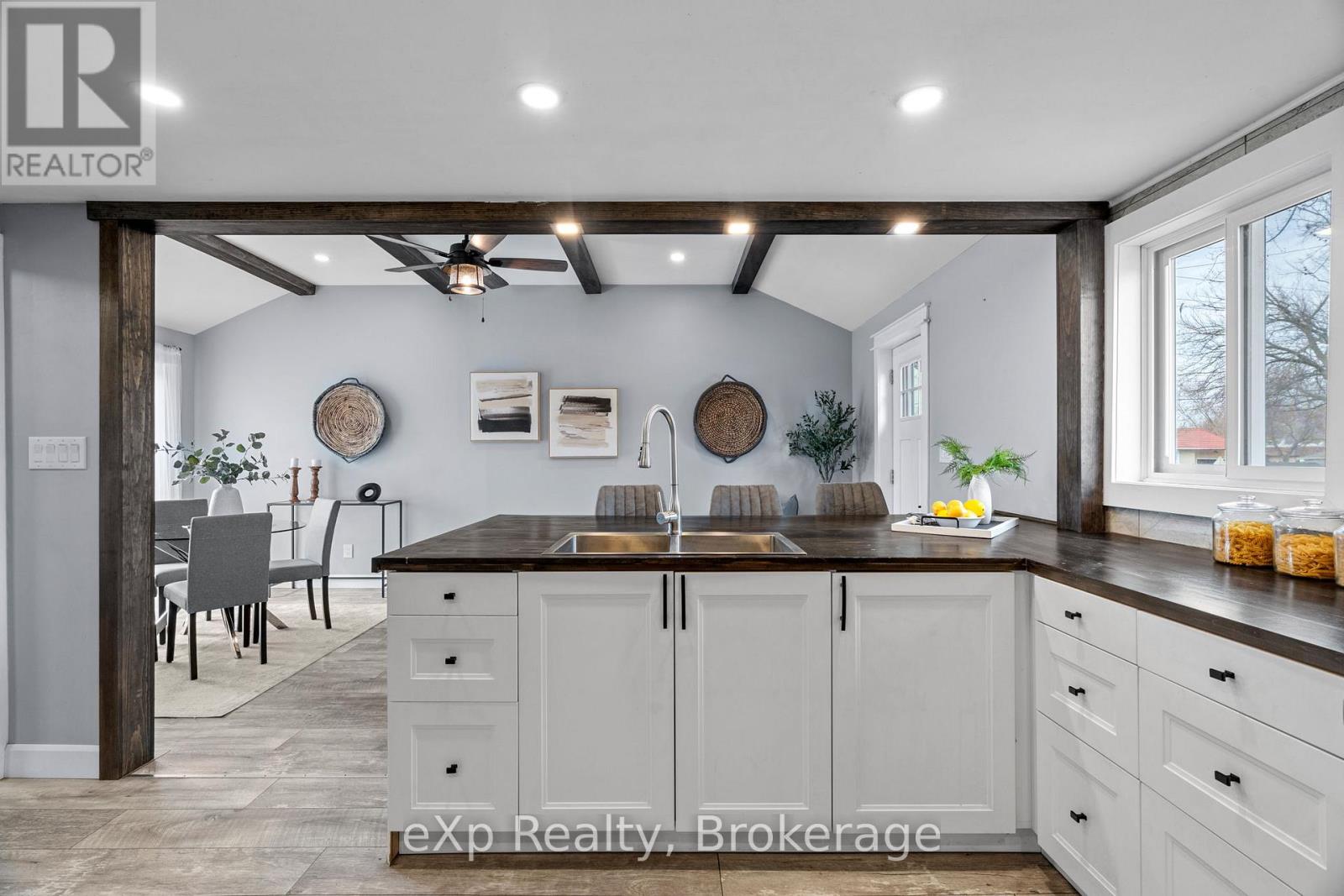 236 Sydenham Street, Strathroy-Caradoc, Ontario  N7G 1V3 - Photo 13 - X12192442