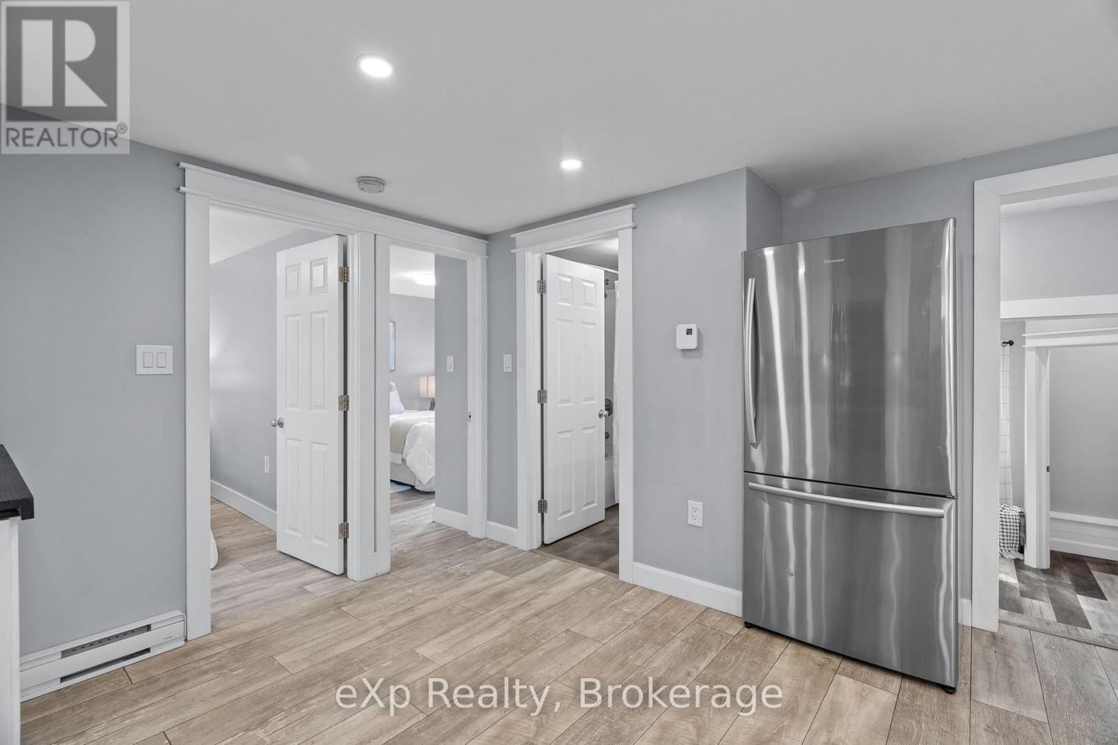 236 Sydenham Street, Strathroy-Caradoc, Ontario  N7G 1V3 - Photo 15 - X12192442