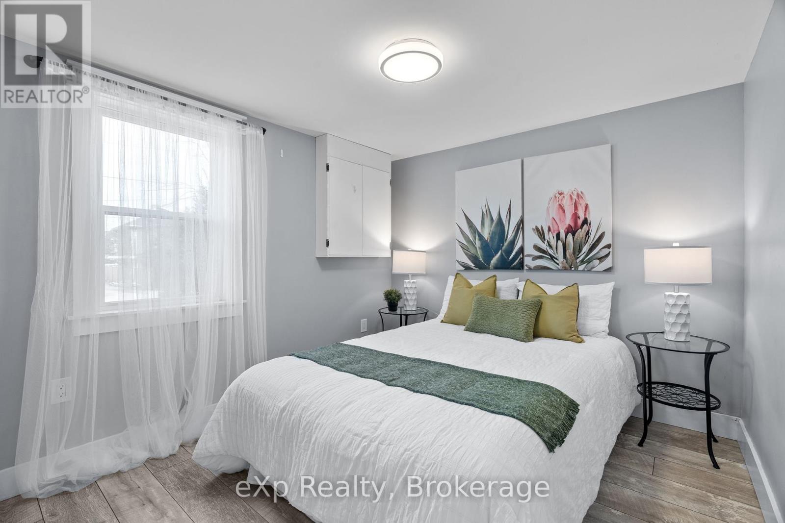 236 Sydenham Street, Strathroy-Caradoc, Ontario  N7G 1V3 - Photo 16 - X12192442